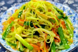 炒莴笋，很多人第一步就错了，难怪没饭店好吃，教你正确做法，香视频封面