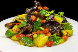 距离过年越来越近了，学会这一道木耳拌黄瓜，全家人都夸您是大厨