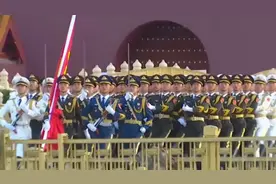 庆祝“五一”国际劳动节，天安门广场举行升国旗仪式视频封面