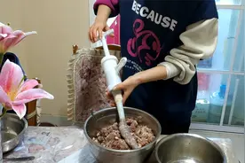 分分钟罐好黑胡椒香肠，一百元灌这么多，自己加工省几十加工费！