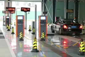 车龄十五年的车，年审不容易达标？看老陈用什么办法解决视频封面