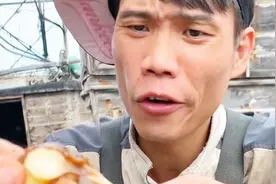 渔民大哥就喜欢吃鲍鱼，原来这个部位不能吃，小的鲍鱼就是Ｑ弹