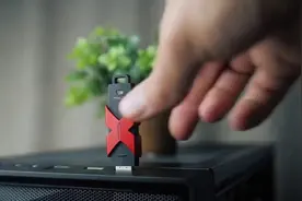 硬盘和U盘有啥区别，总算知道为啥硬盘要贵几千倍！视频封面