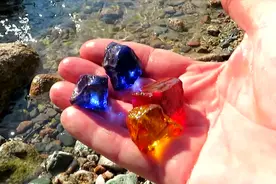 这里一般人都能发财，这里河床藏很多露天黄金，随手可捡蓝红宝石