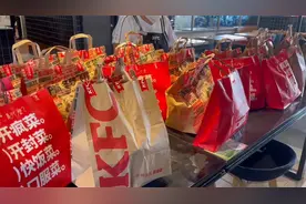 上海松江7家肯德基恢复营业：小程序开订几分钟就会爆单