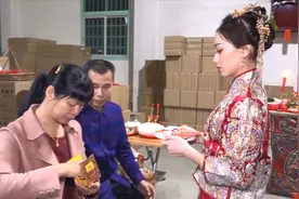 广东姑娘晚上出嫁，给千万身家的公公婆婆敬茶，猜猜得到了什么？视频封面