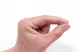 手指被502胶水粘住别急，教你简单一招，胶水自动融化，涨知识