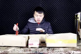 连着拆五个快递测评，不仔细看“蓝月亮”还以为是真的视频封面