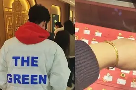 弟弟攒5年压岁钱给姐姐买万元金镯，姐姐：没白疼视频封面