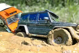 实验-梅赛德斯G63 4x4VS梅赛德斯乌尼莫克U5000 4x4，泥浆测试！