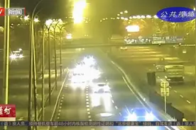 司机开车走神，直接撞上路边隔离带，现场视频曝光视频封面