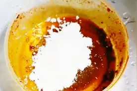 清洗塑料餐盒很简单，只需多加一样东西，几分钟就能彻底清洗干净视频封面