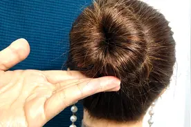 发量少怎么扎“圆圆的丸子头”看过就知道了，方法实用还简单