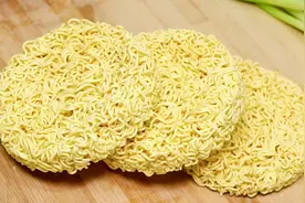 方便面这样做太好吃了，一次3袋不够吃，方法分享给大家，特别香