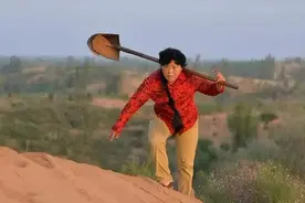 1985年，19岁的她“嫁给”沙漠，用30年种出7万亩绿洲奇迹！视频封面