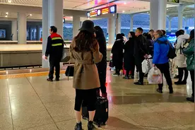 山东小伙到重庆出差，一直奔波在路上，带着音乐去旅行视频封面
