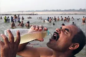 为什么印度人相信恒河水可以治病？它竟然能够杀死超级细菌？视频封面