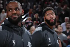 【常规赛回顾】湖人vs开拓者 詹皇浓眉合砍70分！湖人客场迎大胜视频封面