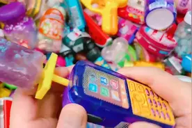 试吃手机糖果、鲨鱼棒棒糖、猴子口香糖等视频封面