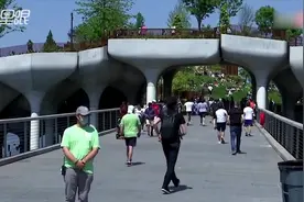 美国纽约河面悬浮空中公园开放 设古罗马式露天剧场视频封面