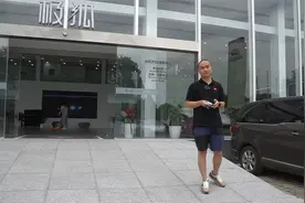 首付6、7万就能买的高端纯电动！到店体验极狐阿尔法T/阿尔法S