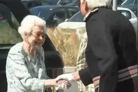 英女王正处于医疗监护状态，英国政府已准备好“伦敦桥”行动视频封面