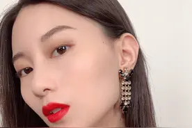 大红唇经典Dior999，哑光版缎光版唇釉版，哪一支最值得拥有？视频封面