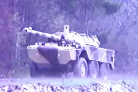 法国AMX-10RC型105毫米轮式突击炮视频封面