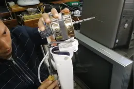 电风扇不转，电机坏的最多，家电维修的同行你们换一个多少钱？
