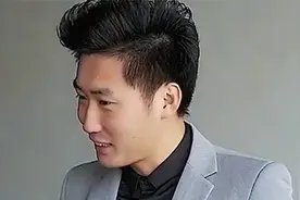 员工年终奖被克扣，老板知道后非常气愤，将财务开除并补发年终奖视频封面