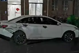 突发！江门一小区半夜发生翻车事故，业主质疑管理混乱导致视频封面