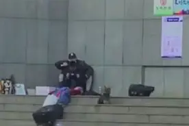 云南师大实验中学一男子劫持学生持刀伤7人 嫌犯被击毙瞬间曝光视频封面