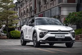 雪铁龙凡尔赛小毛病多不多？维保成本高不高？