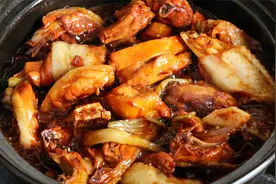 砂锅焖鸡简单又好吃的做法，肉质滑嫩，比黄焖鸡还好吃