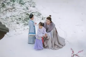 宁安如梦：白鹿嫁给张凌赫为妻，婚后生下龙凤胎，一家四口太幸福视频封面