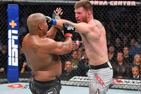 DC科米尔登顶之战，重拳击倒小战警，成为新的重量级冠军！