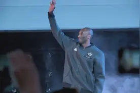 【2021NBA全明星】2016年全明星全回顾 科比全明星谢幕之战！视频封面