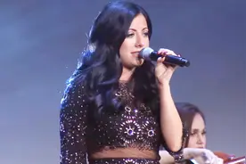 华为花8000万买下这首歌曲的版权，没想到却在国外大火，你听过吗视频封面