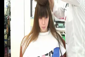 美女剃光头视频封面