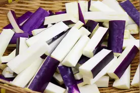 吃了几十年的茄子，还是这样做好吃过瘾，这次不放辣椒更适合小孩