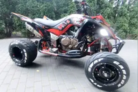 雅马哈四轮摩托车，爆发力很强，开起来速度真挺快