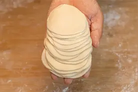 饺子皮这样做筋道好吃不破皮，从选择面粉到和面揉面手法详细讲解