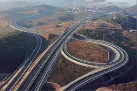 航拍六威高速公路，全长193公里，贵州至云南香格里拉重要一段！视频封面