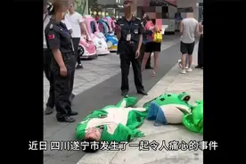 小男孩卖“小青蛙”被保安殴打！青蛙人崩溃大哭，谁的生活容易？