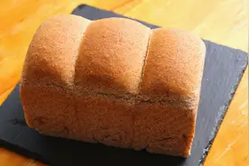 粉丝强烈要做的黑全麦吐司，低糖低油还低脂，麦香浓郁，可蒸可烤