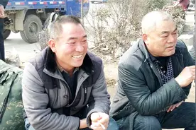 河南50岁大叔在省内打工，一个月能挣多少钱？大叔说完你信吗视频封面