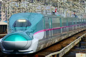 中国高铁VS日本高铁，两者外形差距如此之大，到底谁更胜一筹？视频封面