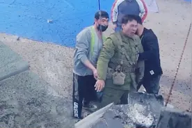 郭麒麟爆破戏被炸飞，脸部流血还安慰大家：没事肯定只是擦伤视频封面