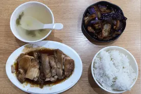 南宁的兴宁路步行街，在这吃的午餐，一共花了17