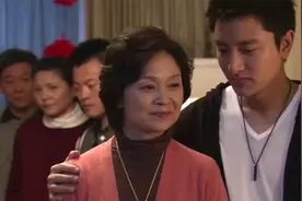 家产：高家全家聚集过春节，全家不再争夺遗产，集体给父母上香视频封面